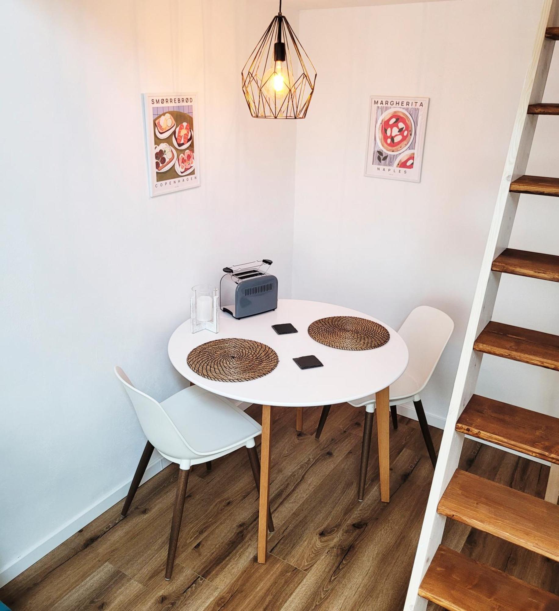 Modernes 1-Zimmer-Apartment Mit Galerie-Schlafkoje Im Skandinavischen Stil Ostenfeld  Buitenkant foto